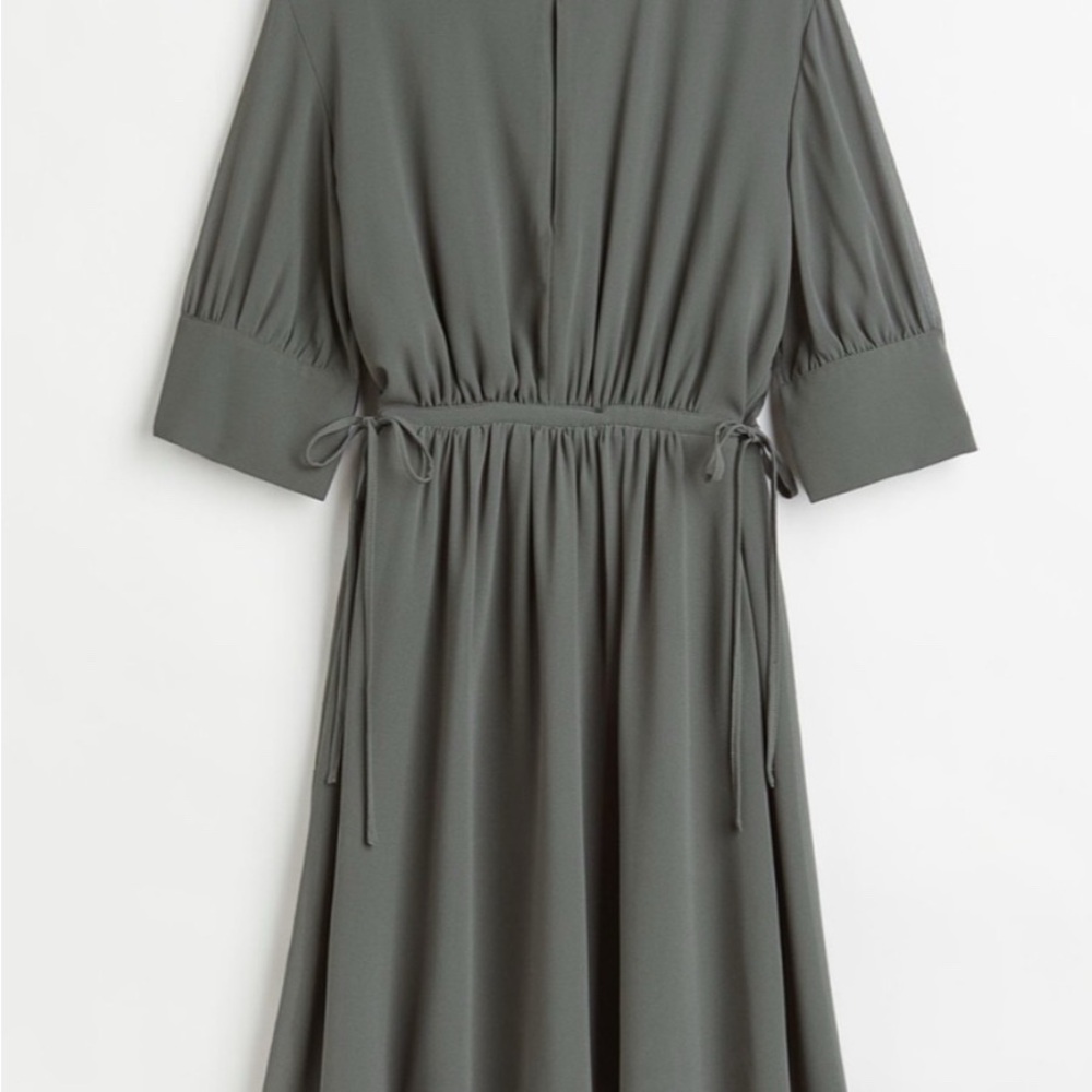 H&M Green V-Neck Sundress with Cuffed 3/4 Sleeves